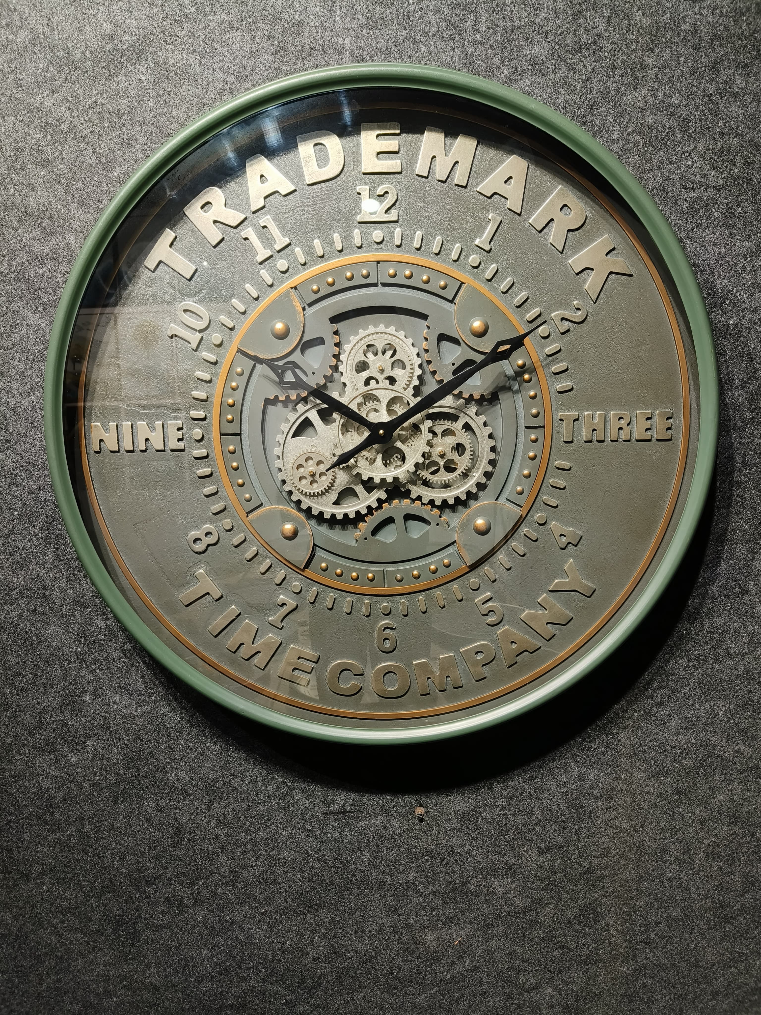 Round Modern Metal Gear Clock (size 40*6.5*40)