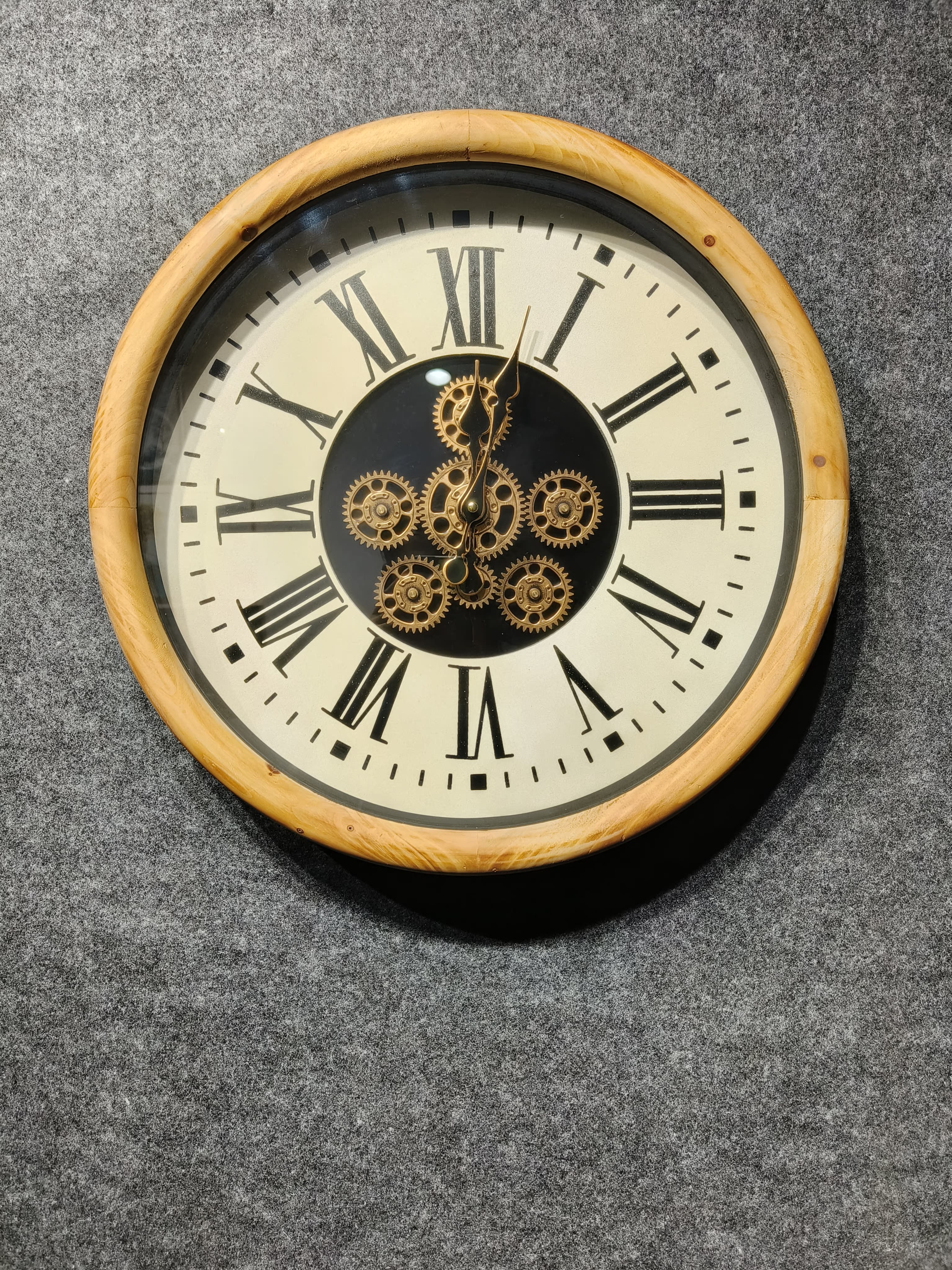 Tradition Royal Retro Style Metal Gear Clock (size 50*8.5*50)
