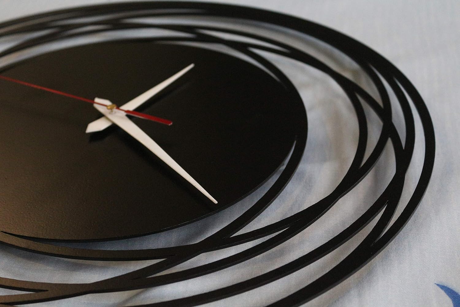 Unique Designer Metal Round Wall Clock for Living Room & Home - Shreya home decor