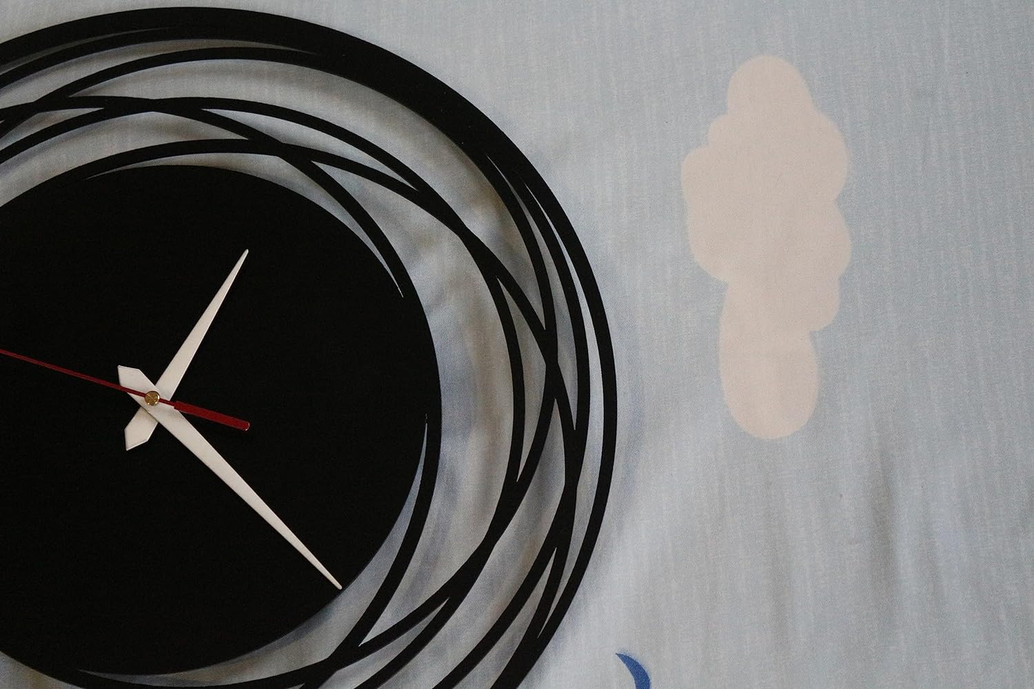 Unique Designer Metal Round Wall Clock for Living Room & Home - Shreya home decor